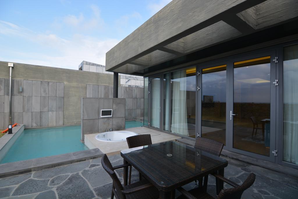 Stanford Hotel And Resort Jeju Buitenkant foto